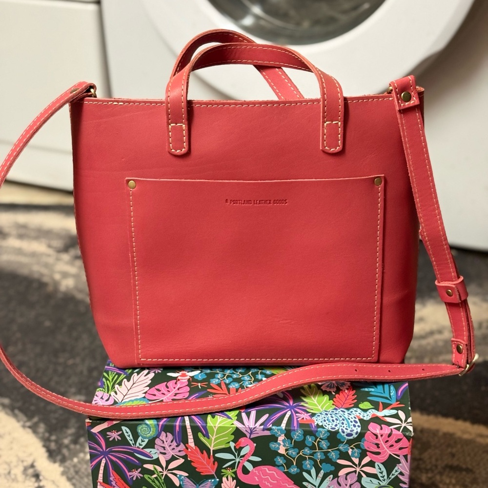 Tulip Zippered Medium Crossbody